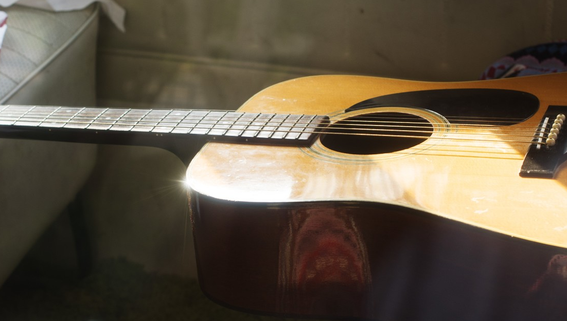 去英国留学读金融专业谁贵谁便宜呢