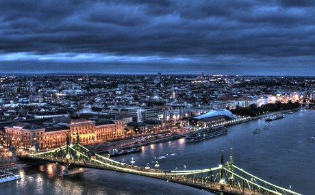 　　如果想去新加坡留学那么小伙伴们一定要多多留意新加坡学校介绍，小编就不得不说的新加坡留学学校的事，告诉大家在新加坡留学学校注意哪些方面。